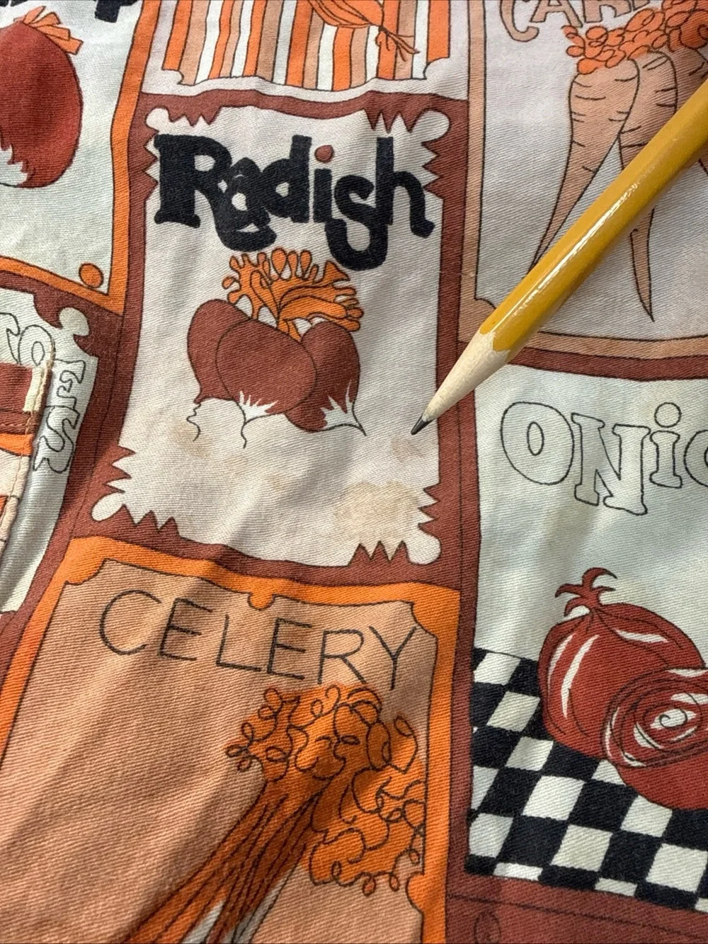 VTG apron tie in back vegetable theme so cute! Smock style